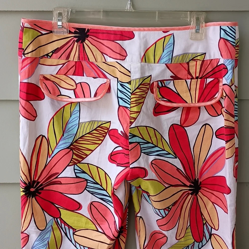 Leopard Women's Multi Color Floral Cropped Pants SZ 12 Light Weight Cotton - Picture 3 of 7
